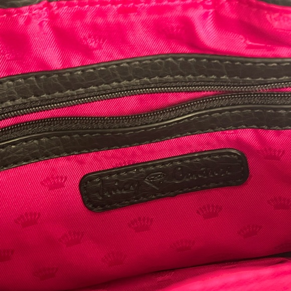 JUICY COUTURE Black adjustable Crossbody/shoulder Bag and bag charm NWOT - Picture 8 of 13